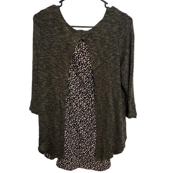 Blouse with Flower Pattern - Picture 2 of 4